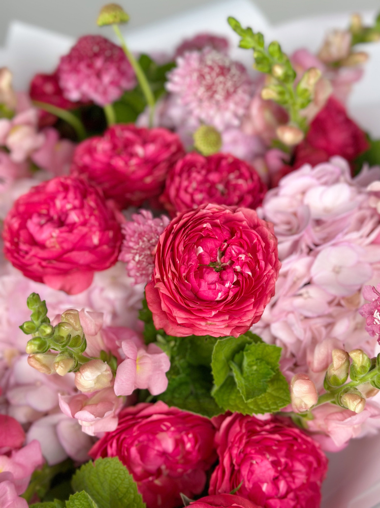 БОЛЬШОЙ БУКЕТ С ГОРТЕНЗИЕЙ И ПИОНОВИДНОЙ РОЗОЙ