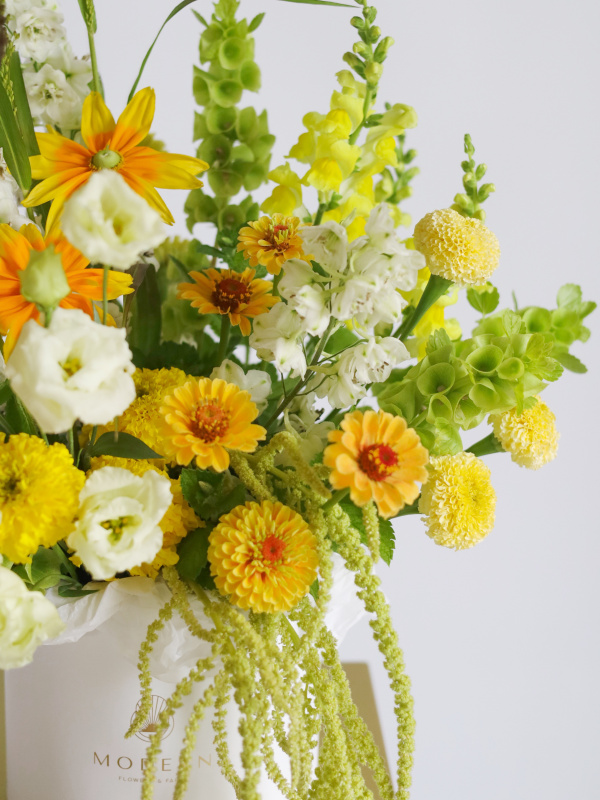 ТОРЖЕСТВЕННАЯ ЛЕТНЯЯ КОМПОЗИЦИЯ ИЗ ФЕРМЕРСКИХ ЦВЕТОВ ТОРЖЕСТВЕННАЯ ЛЕТНЯЯ КОМПОЗИЦИЯ ИЗ ФЕРМЕРСКИХ ЦВЕТОВ